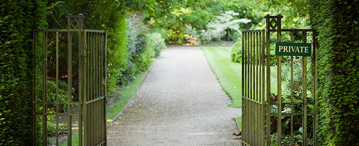 PRIVATE GATE - Real Estate